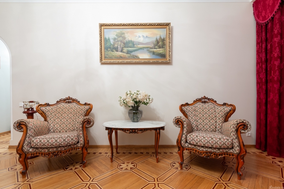 Продажа 2-комн квартиры на вторичном рынке Владимирский пр-кт,  д. 3