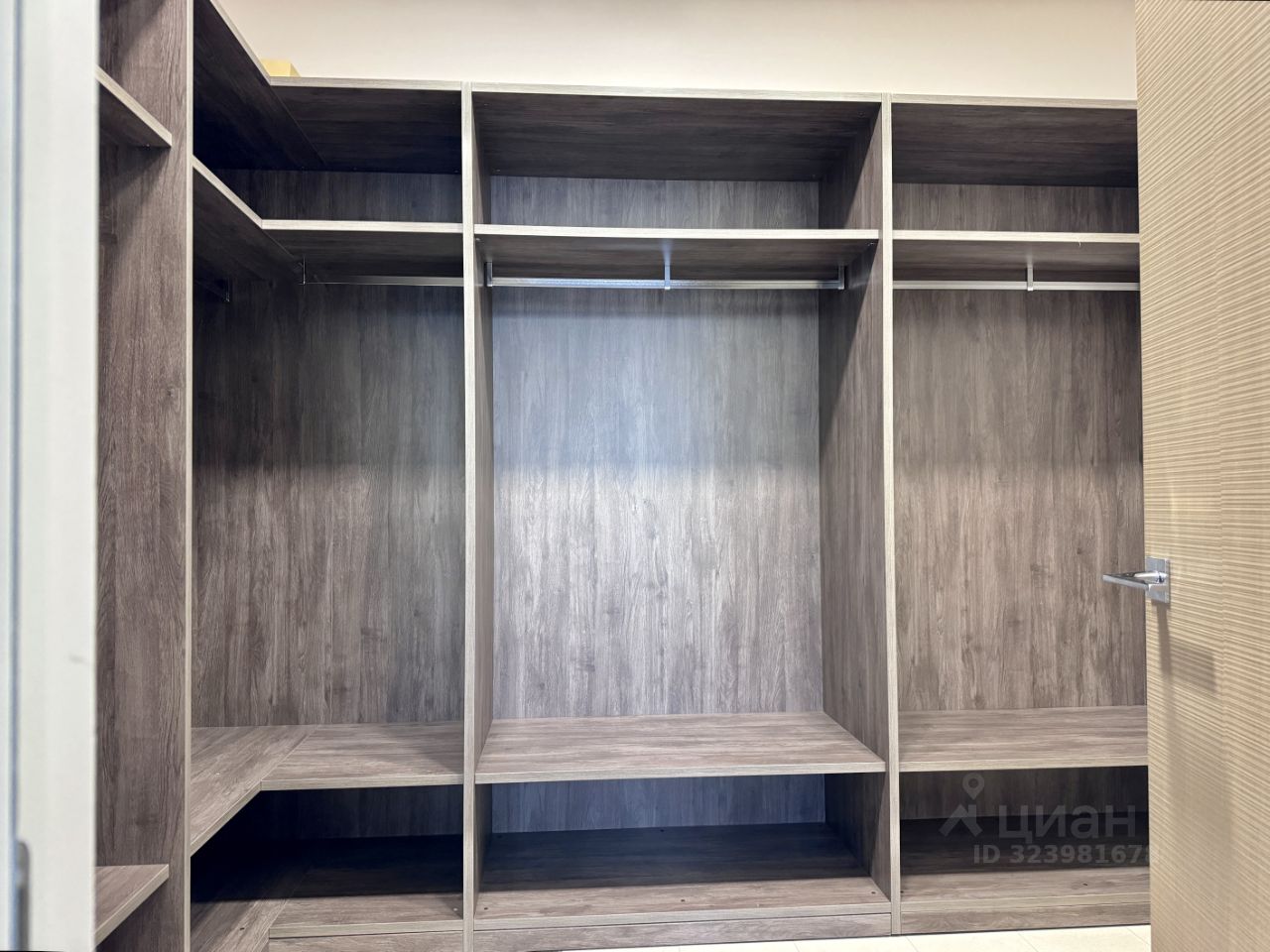 Продажа 2-комн квартиры на вторичном рынке Ждановская улица, 45