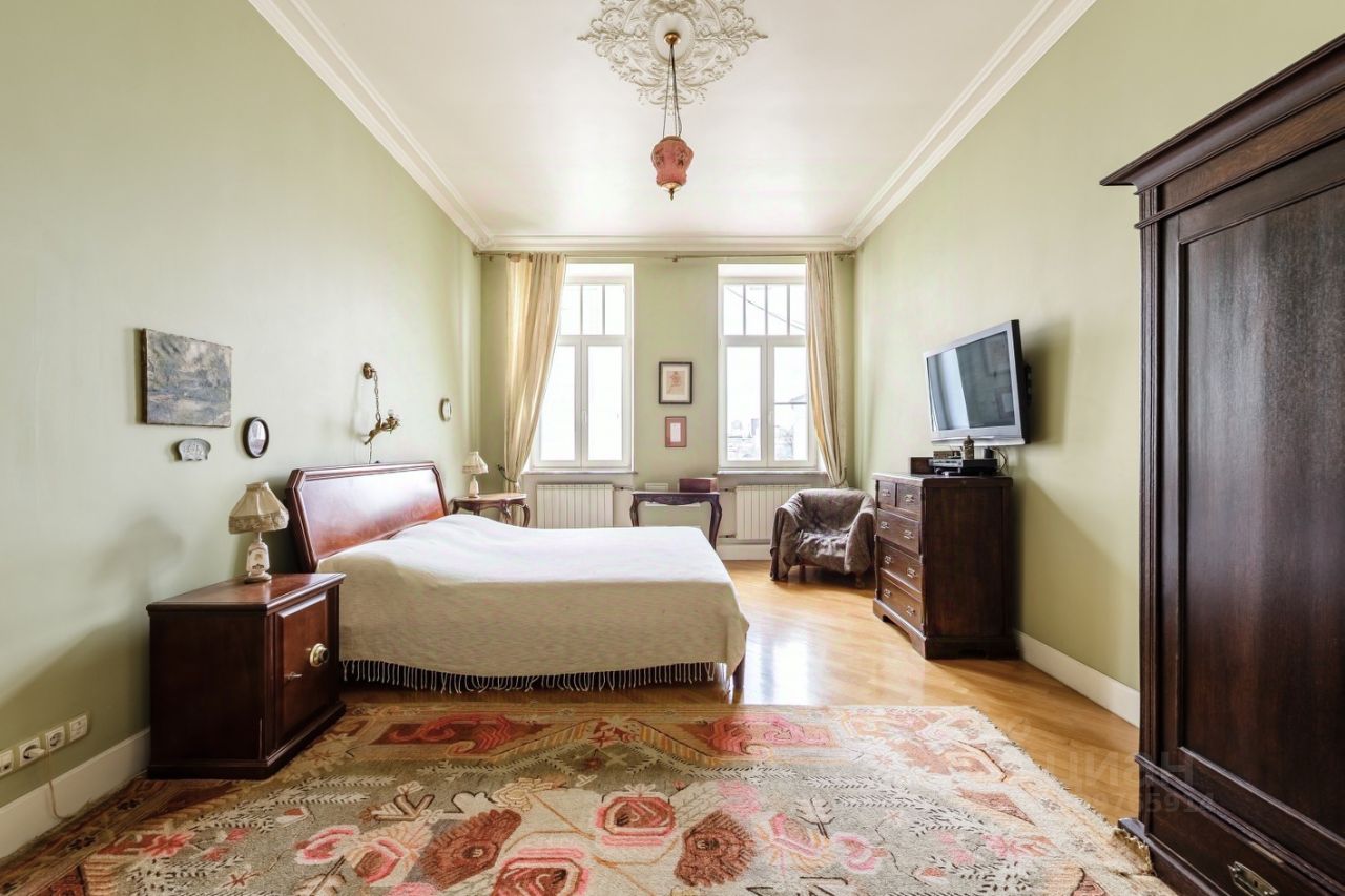 Продажа 4-комн квартиры на вторичном рынке Новая Басманная улица, 28С1