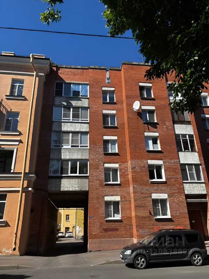 Продажа 2-комн квартиры на вторичном рынке Кронштадт, улица Карла Маркса, 17