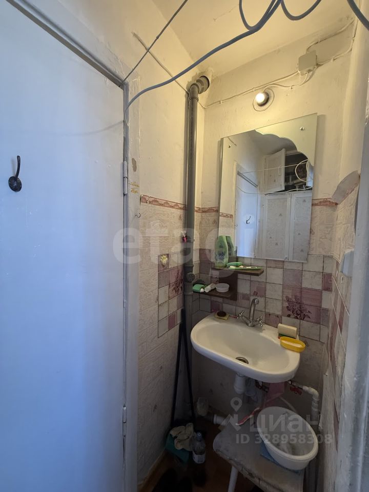 Продажа комнаты Волхов, Волгоградская улица,  д. 15