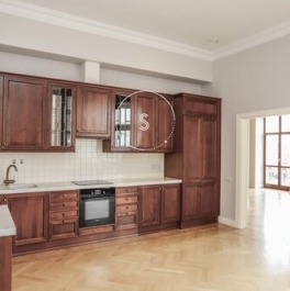 Аренда 4-комн квартиры на вторичном рынке Тверской бульвар,  д. 9