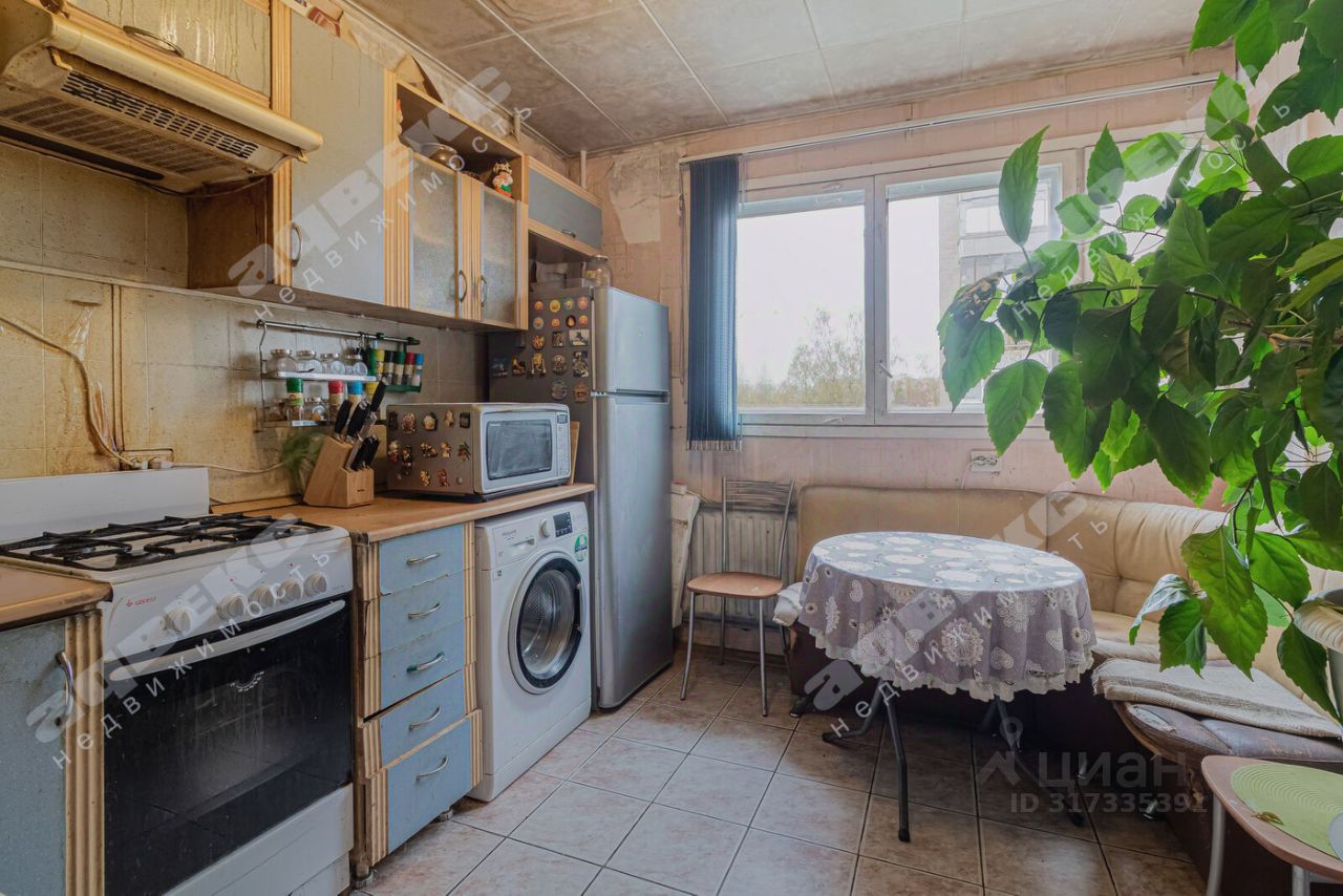 Продажа 4-комн квартиры на вторичном рынке улица Летчика Пилютова, 23