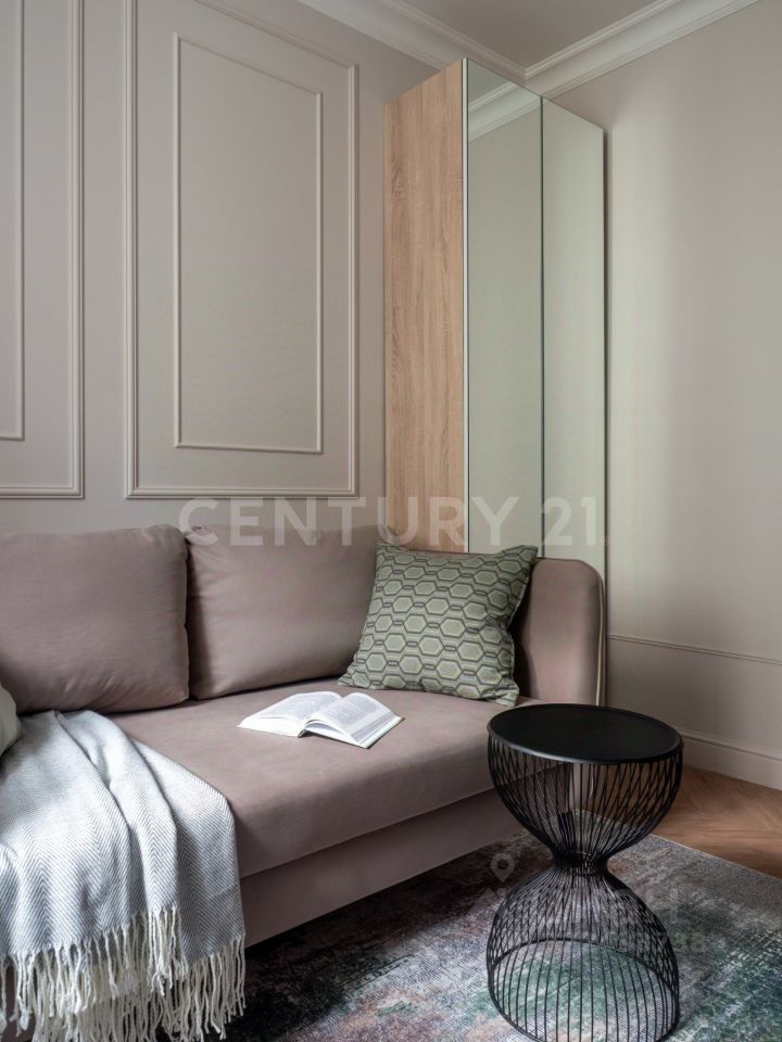 Продажа 2-комн квартиры на вторичном рынке набережная Реки Фонтанки, 75