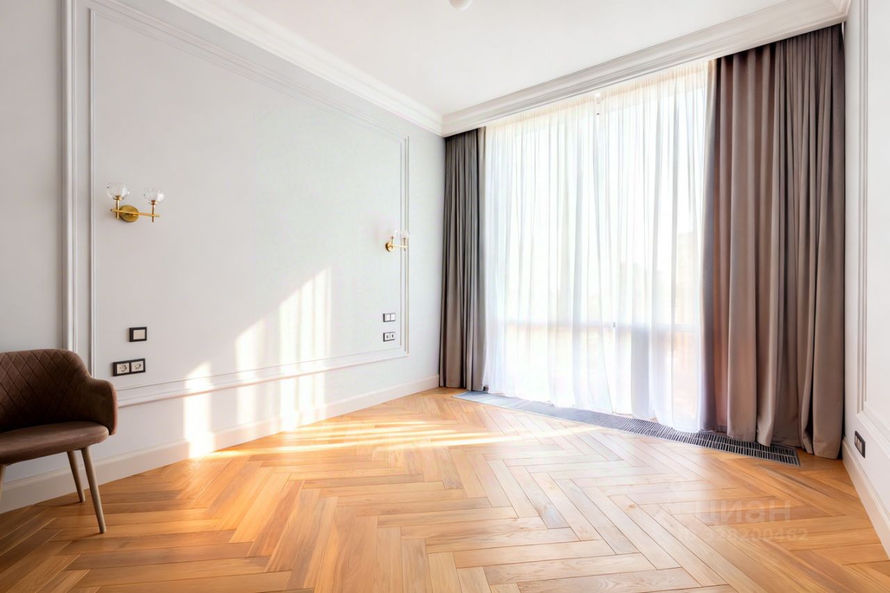Продажа 4-комн квартиры на вторичном рынке Мосфильмовская улица, 8