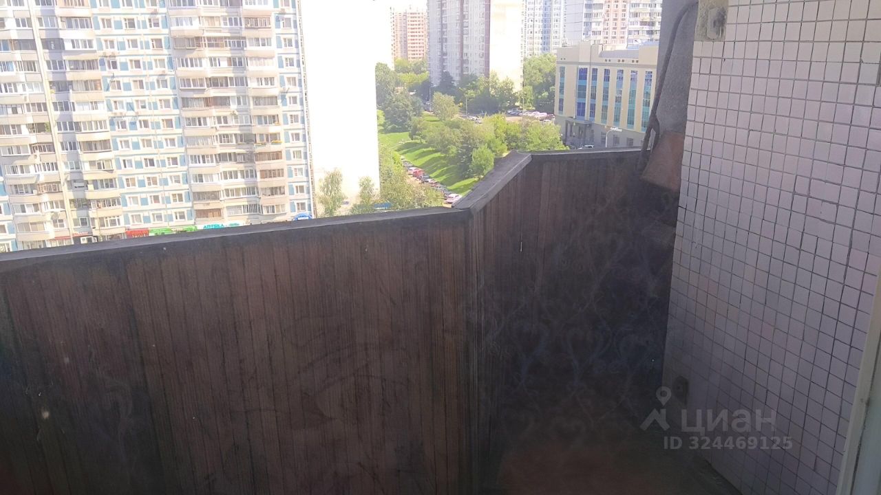 Продажа 4-комн квартиры на вторичном рынке Осенний бульвар, 15