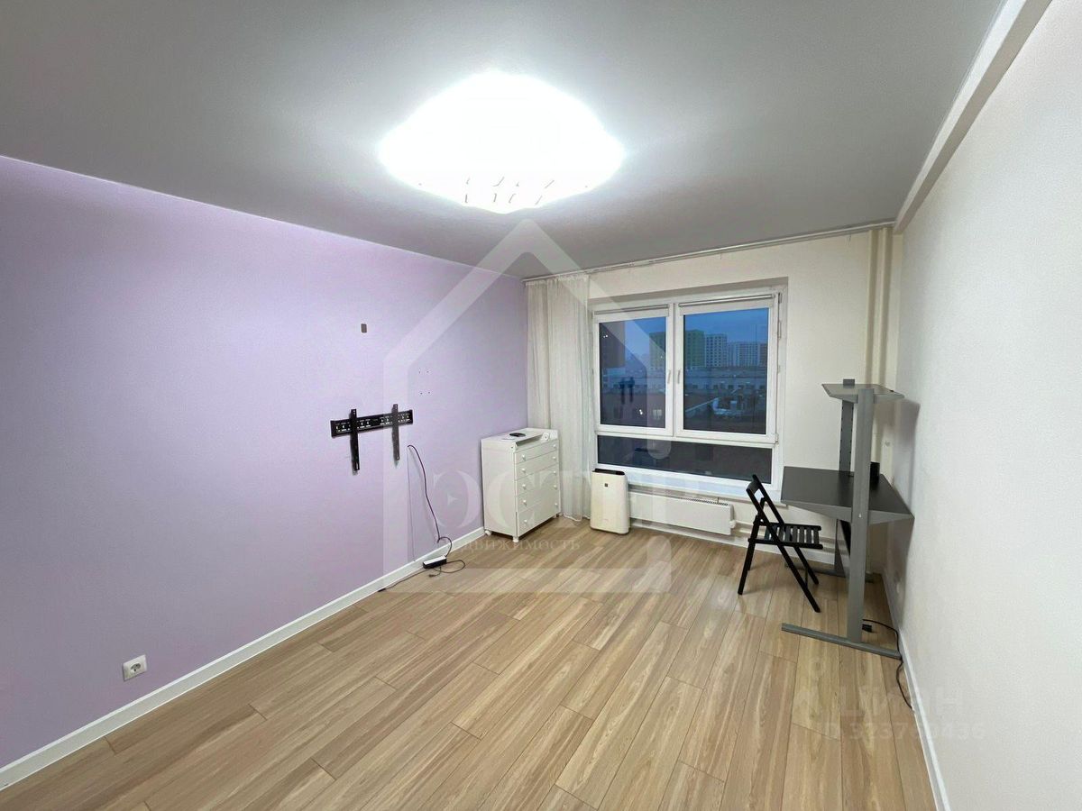 Продажа 3-комн квартиры на вторичном рынке Домостроительная улица, 14