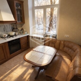 Продажа 4-комн квартиры на вторичном рынке улица Годовикова,  д. 5
