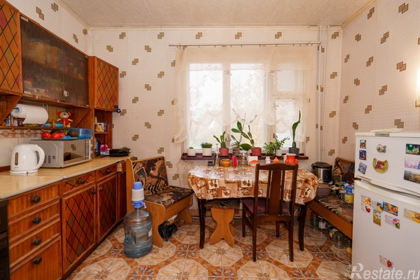 Продажа 3-комн квартиры на вторичном рынке Малая Карпатская ул,  д. 13