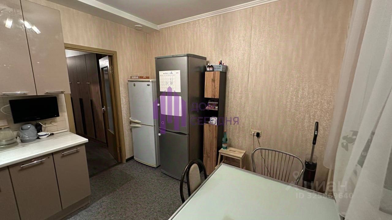Продажа 3-комн квартиры на вторичном рынке проспект Защитников Москвы, 13