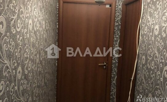 Продажа 3-комн квартиры на вторичном рынке улица Хачатуряна,  д. 4