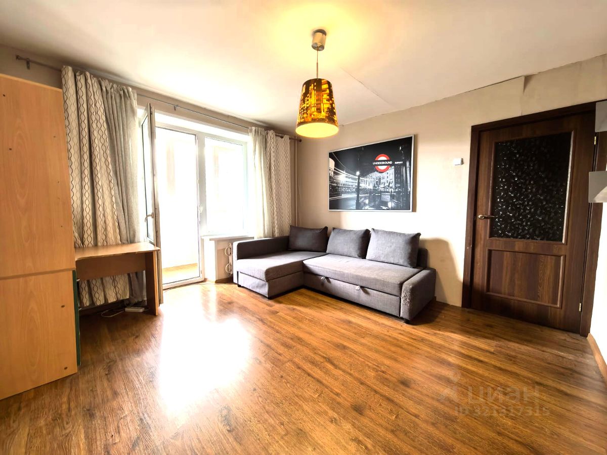 Продажа 2-комн квартиры на вторичном рынке Кронштадтский бульвар, 43К2