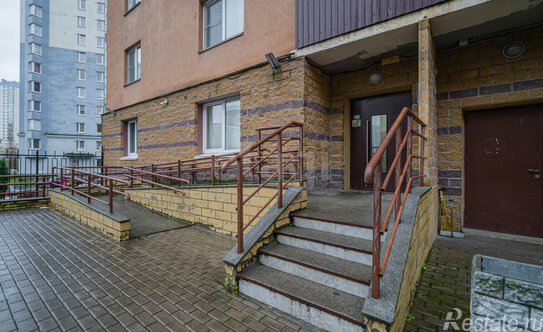 Продажа 2-комн квартиры на вторичном рынке ул Оптиков,  д. 38,  к. 1