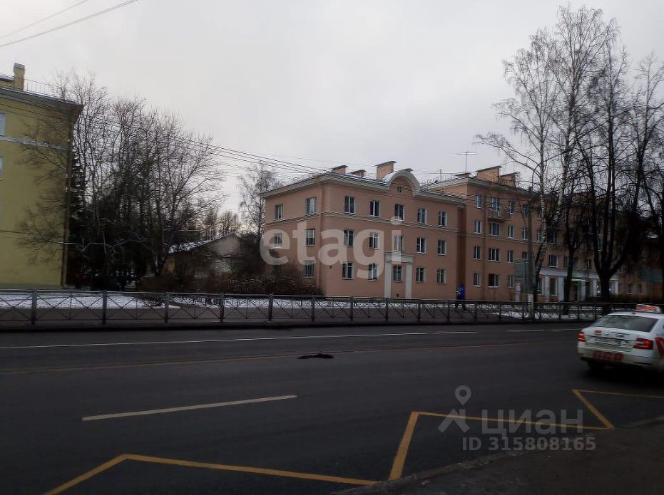 Продажа 2-комн квартиры на вторичном рынке Петергоф, Санкт-Петербургский проспект, 52