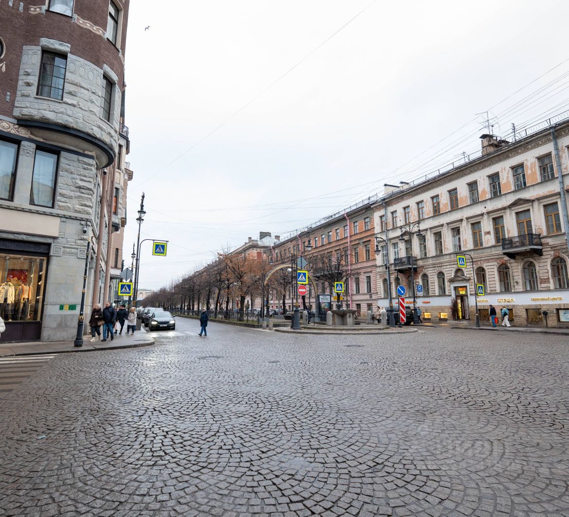 Продажа 2-комн квартиры на вторичном рынке Большая Конюшенная улица, 13