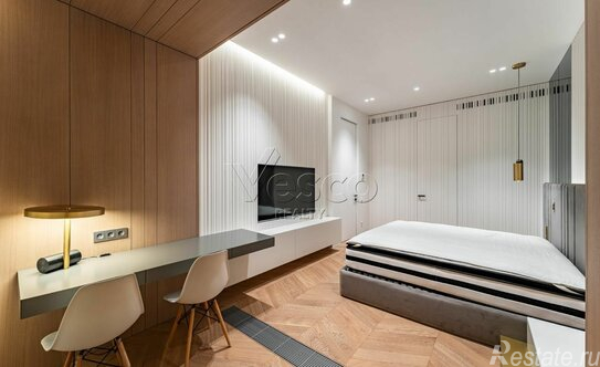 Продажа 4-комн квартиры на вторичном рынке улица Льва Толстого,  д. 23 к1