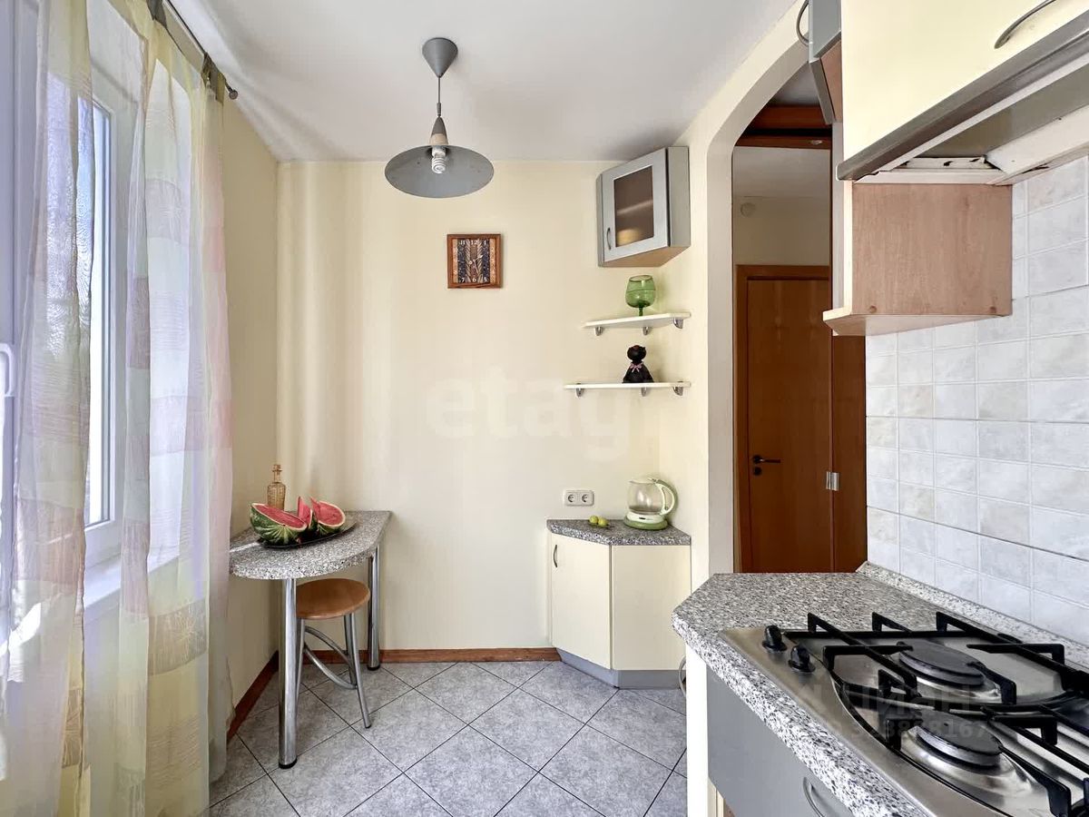 Продажа 2-комн квартиры на вторичном рынке улица Красных Зорь, 37