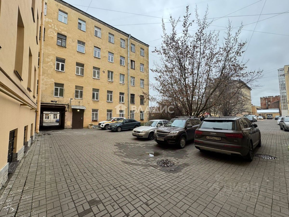 Продажа 3-комн квартиры на вторичном рынке улица Черняховского, 11В