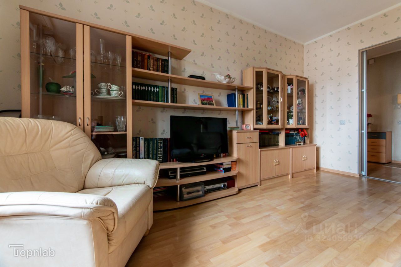 Продажа 2-комн квартиры на вторичном рынке Серебристый бульвар, 21