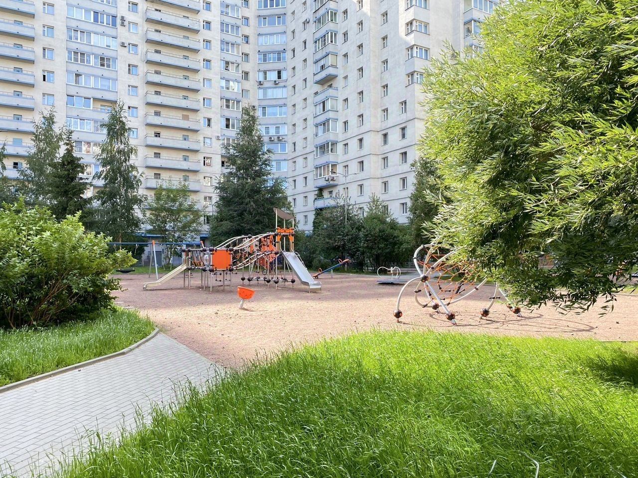 Аренда 3-комн квартиры на вторичном рынке Комендантский проспект, 21к1