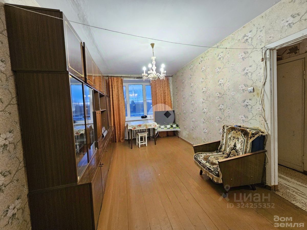 Продажа 2-комн квартиры на вторичном рынке Отрадное, Вокзальная улица, 1