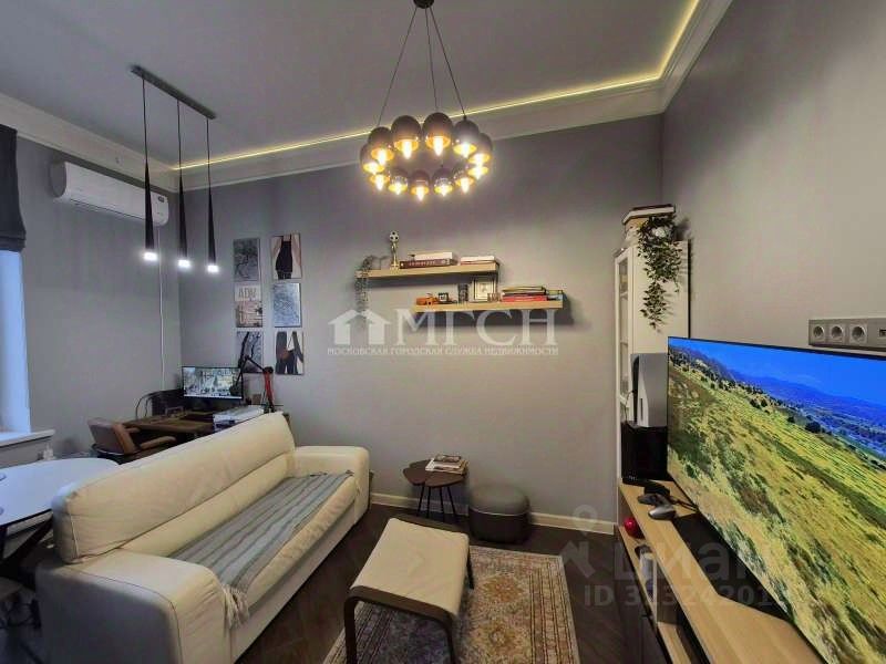 Продажа 2-комн квартиры на вторичном рынке Химки, улица Германа Титова, 3к2