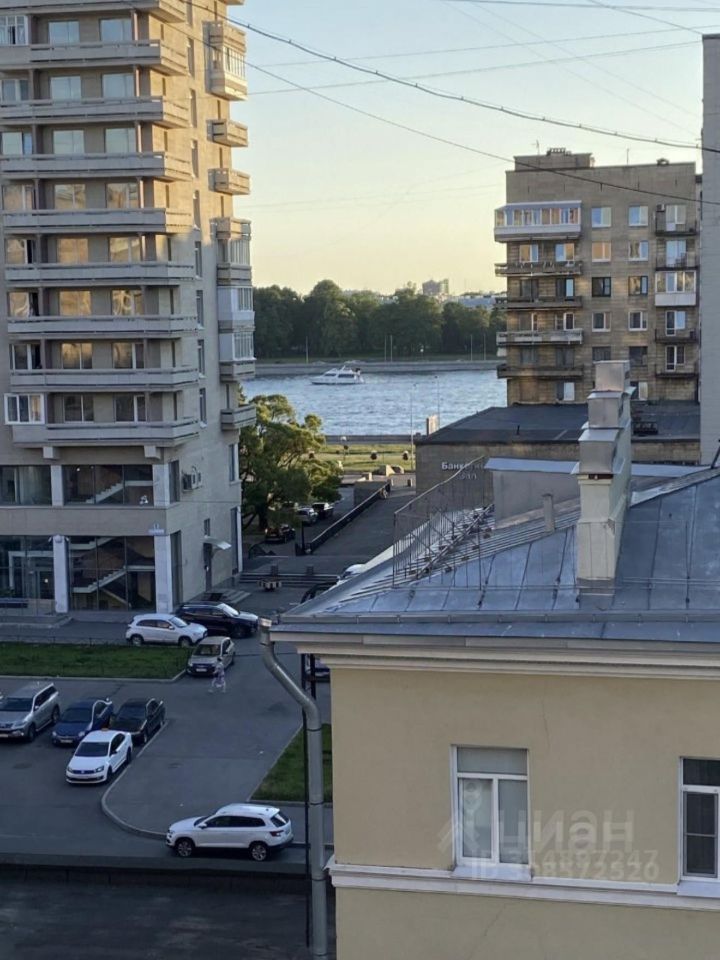 Продажа 1-комн квартиры на вторичном рынке Большеохтинский проспект, 15К3