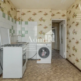Продажа 2-комн квартиры на вторичном рынке Новаторов б-р