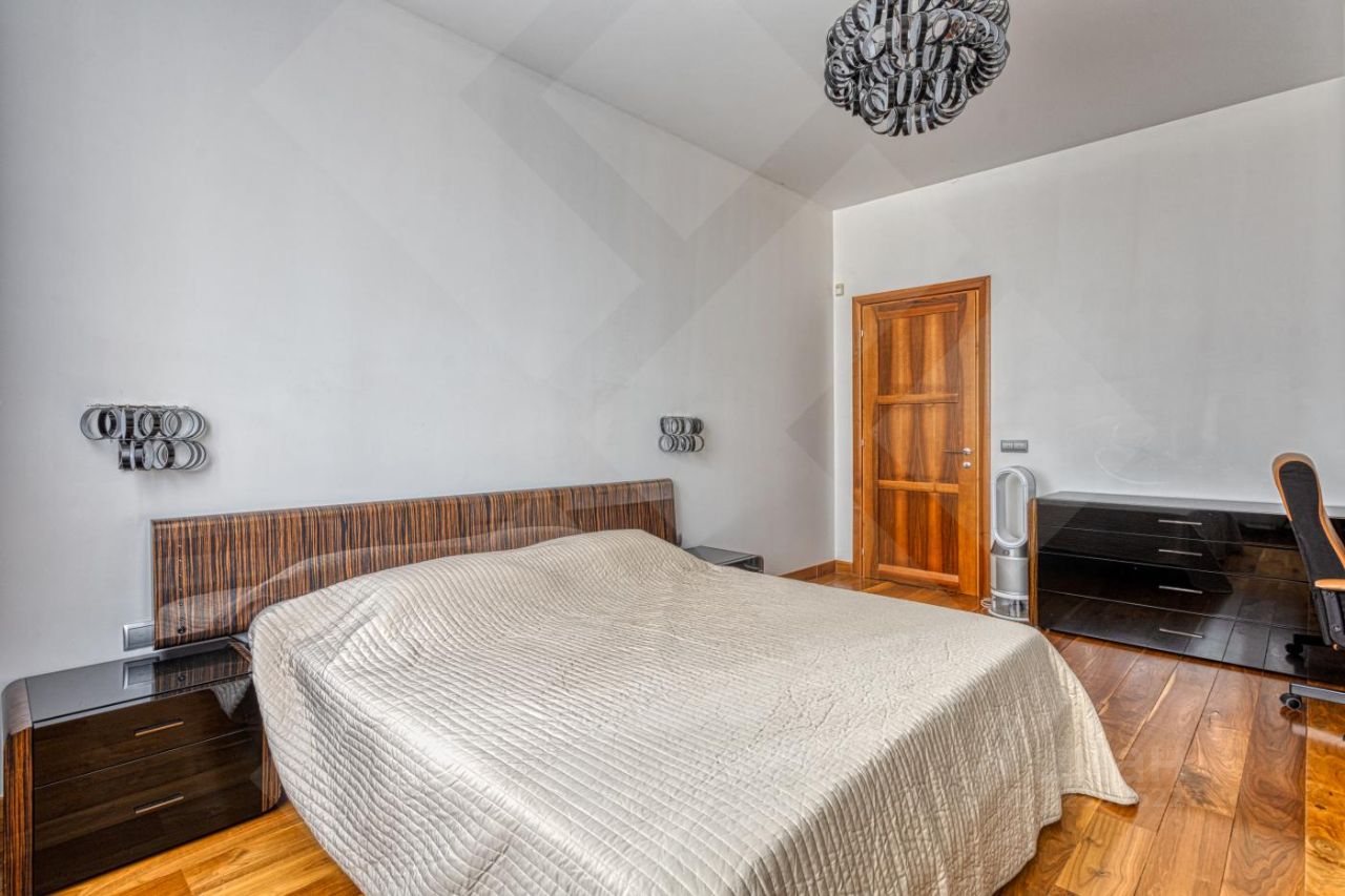 Продажа 4-комн квартиры на вторичном рынке улица Шаболовка, 23