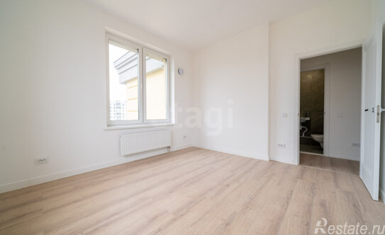 Продажа 3-комн квартиры на вторичном рынке Октябрьская наб,  д. 42