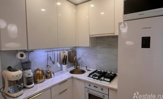 Продажа 2-комн квартиры на вторичном рынке улица Есенина,  д. 12 к1