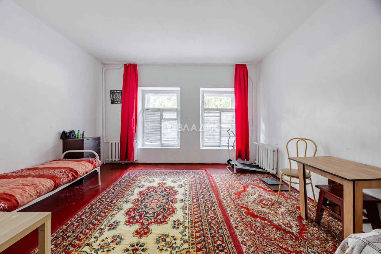 Продажа 3-комн квартиры на вторичном рынке 13-я Васильевского острова линия, 58-60