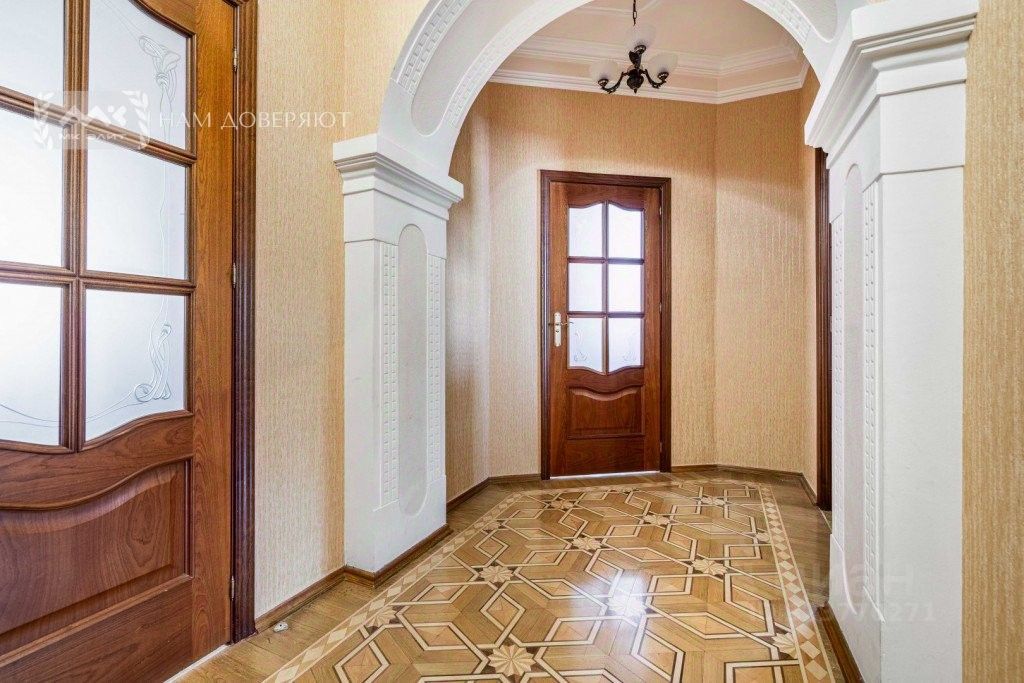 Продажа 4-комн квартиры на вторичном рынке Бассейная улица, 27