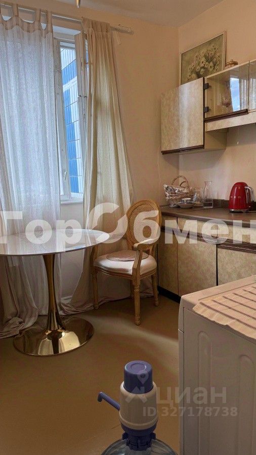 Продажа 3-комн квартиры на вторичном рынке Осенний бульвар, 18К2