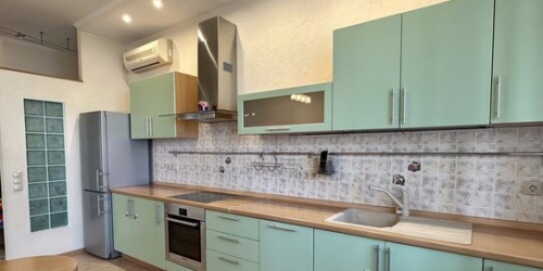 3-комн квартира ул Челюскинская,  д. 9