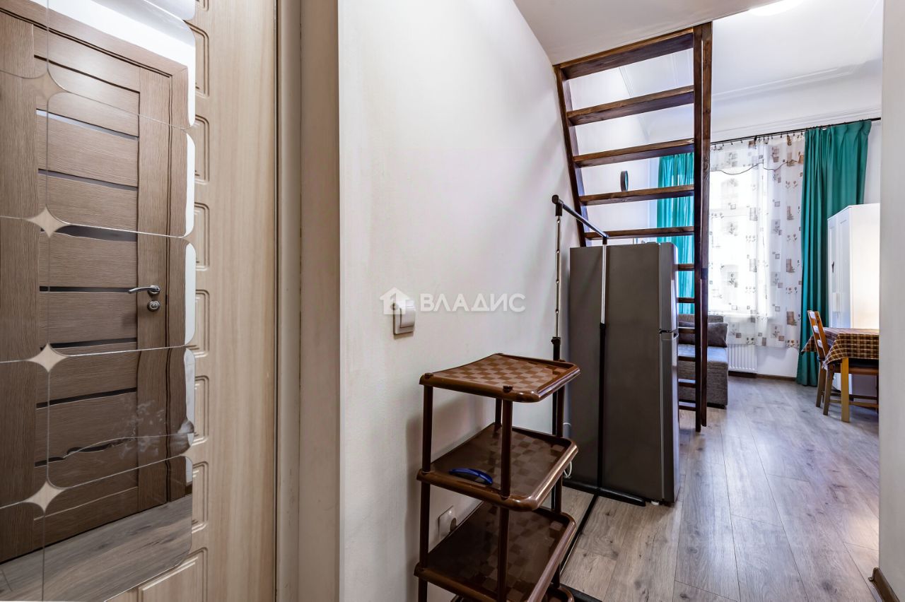 Продажа 6-комн квартиры на вторичном рынке Гатчинская улица, 35