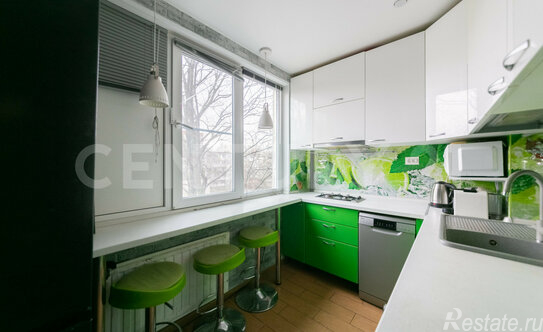 Продажа 4-комн квартиры на вторичном рынке Альпийский переулок,  д. 7