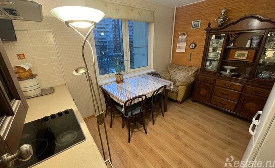 Продажа 2-комн квартиры на вторичном рынке Яхтенная улица,  д. 33 к1