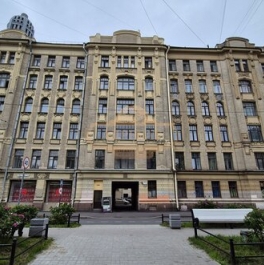 Продажа 4-комн квартиры на вторичном рынке 14-я линия,  д. 71