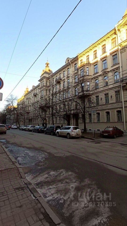 Продажа 2-комн квартиры на вторичном рынке 12-я Васильевского острова линия, 31