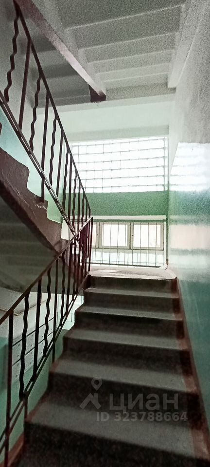 Продажа 1-комн квартиры на вторичном рынке Кириши, проспект Ленина, 3