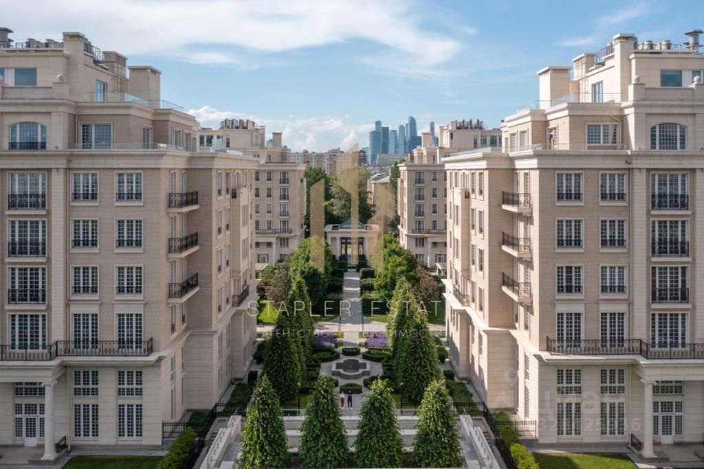 Продажа 4-комн квартиры на вторичном рынке улица Ефремова, 19к2