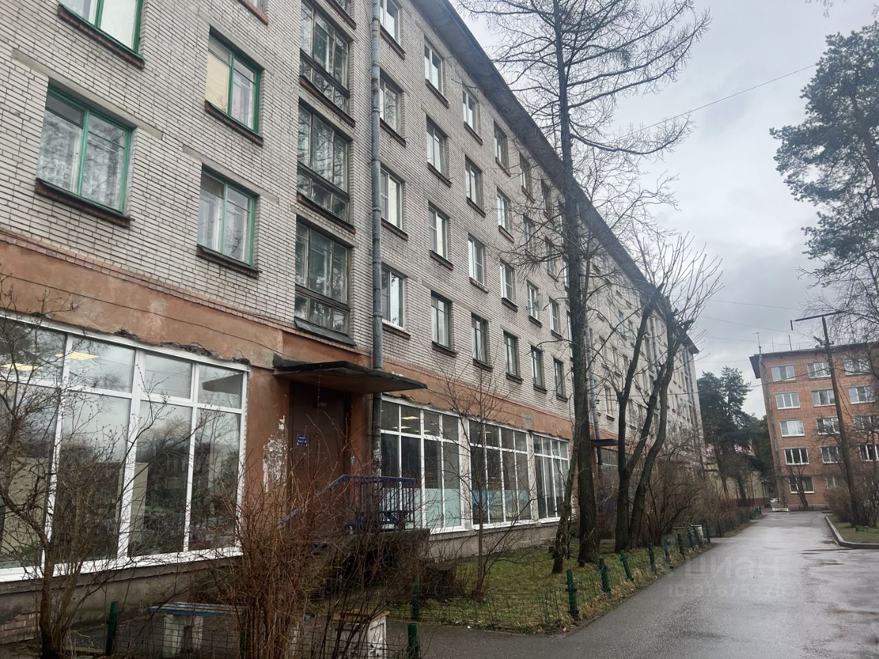 Продажа 1-комн квартиры на вторичном рынке Большая Ижора пгт, Приморское шоссе, 11