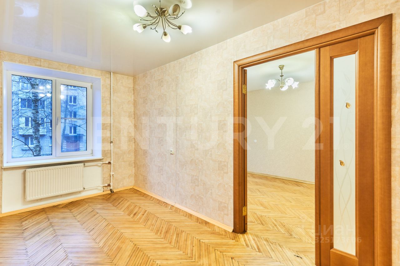 Продажа 2-комн квартиры на вторичном рынке улица Пилотов, 23
