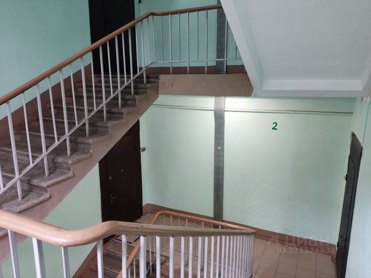 Продажа 3-комн квартиры на вторичном рынке Новозаводская улица, 2К4