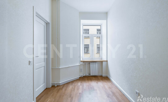 Продажа 3-комн квартиры на вторичном рынке 4-я линия,  д. 39