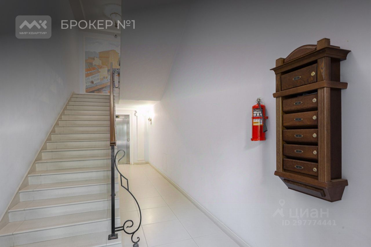 Продажа 3-комн квартиры на вторичном рынке Большая Озерная улица, 77