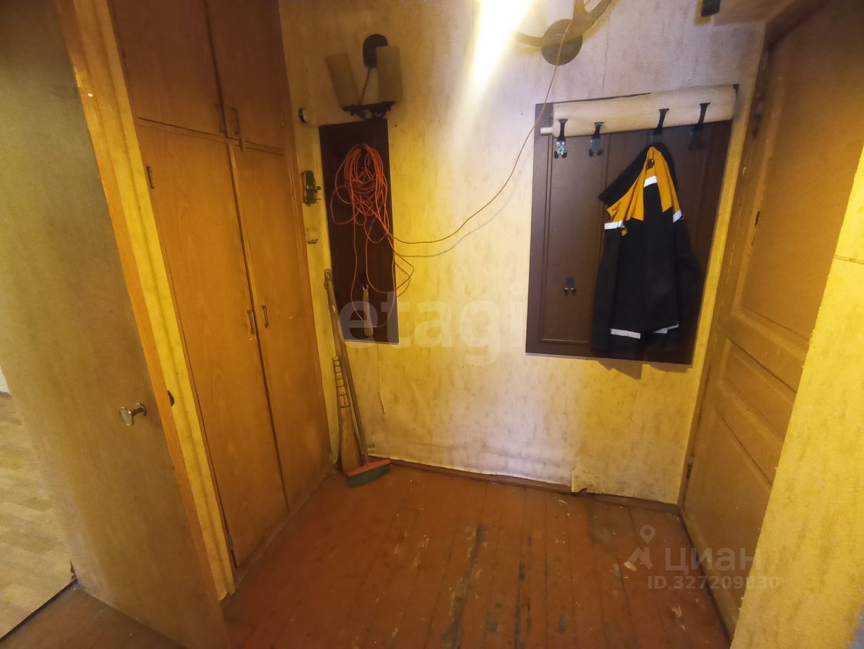 Продажа 2-комн квартиры на вторичном рынке Мосфильмовская улица, 16