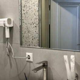 Аренда 2-комн квартиры на вторичном рынке Трехсвятительский М. пер,  д. 8/2,  к. 7