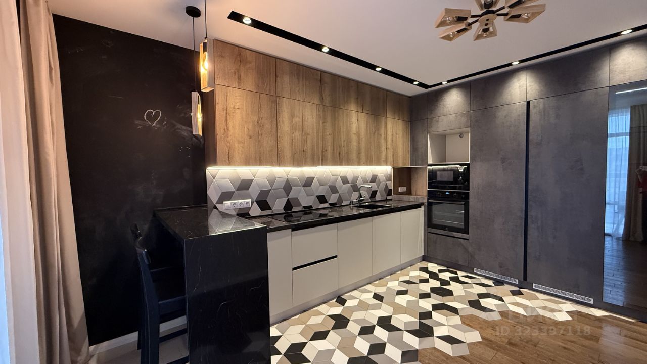 Продажа 3-комн квартиры на вторичном рынке бульвар Веласкеса, 10